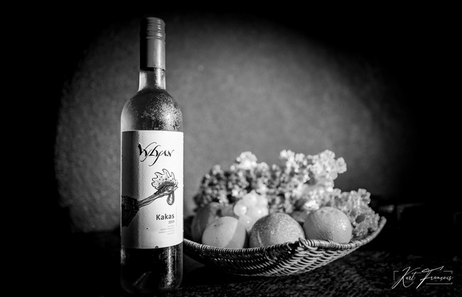 Food photography with oranges, apples, grapes and lettuce with rosé wine 